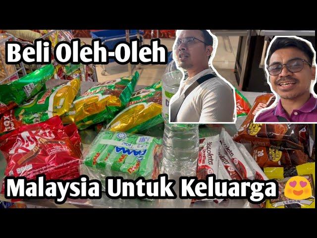 Exploring the Unique Shopping Experience at a Southeast Asian Supermarket