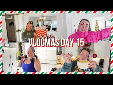 Vlogmas Day 15: Workout, Homemade Soup, and Christmas Wrapping