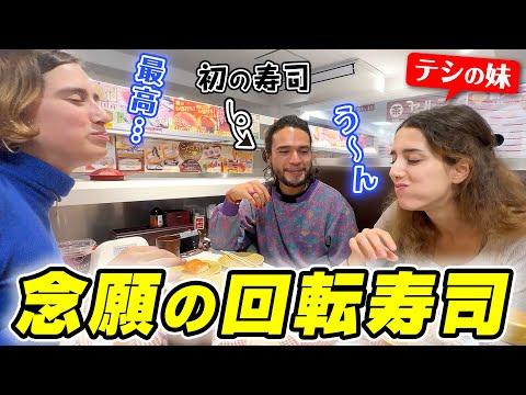 外国人姉妹が日本の寿司文化を楽しむ！新しい経験と興味深い食べ物に魅了される