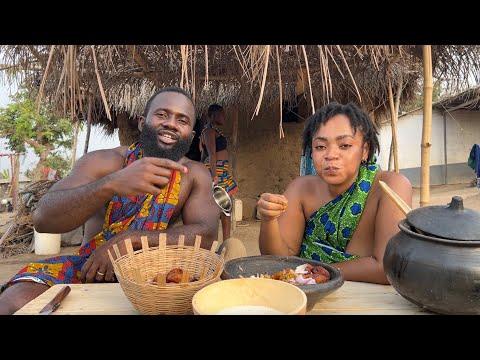 Exploring Ghanaian Cuisine and Cultural Insights: Cooking Beans and Fried Plantain in an African Village