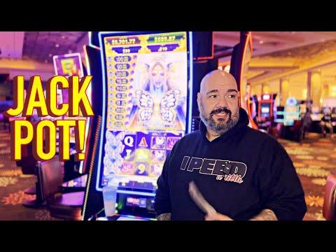 Unbelievable Butterfly Jackpot: A YouTuber's Epic Slot Machine Win