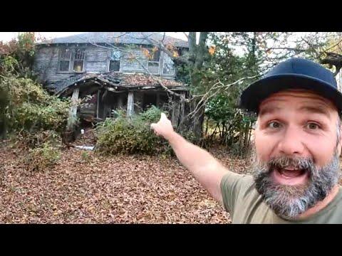 Exploring an Abandoned Haunted House: A Spooky Adventure