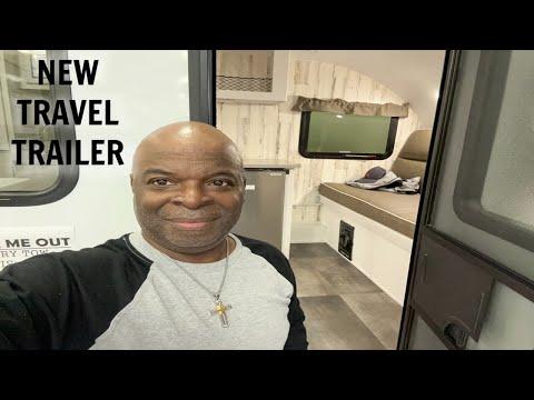 Exploring the Best RV Options: A YouTuber's Adventure at the Dealership