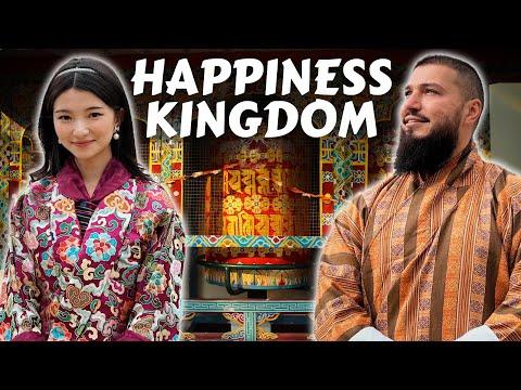 Exploring the Enchanting Kingdom of Bhutan 🏞️