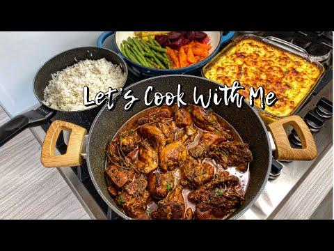 Delicious Sunday Dinner: Creamy Mac and Cheese, Stewed Chicken, Rice, and Steamed Veg