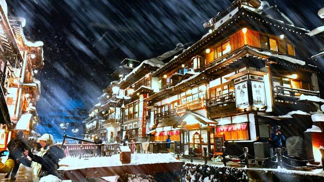 Discover the Charming Ginzan Onsen in Japan 🌸