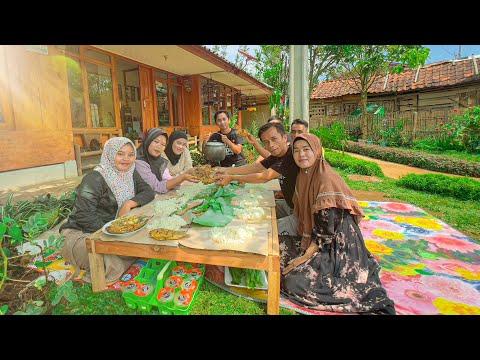 Experience the Joy of Family Cooking with Sundanese Culture